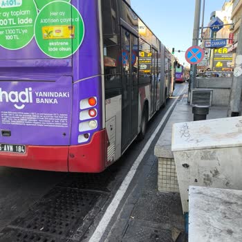 Otobüs Durağında Beklerken Alınmama Sorunu