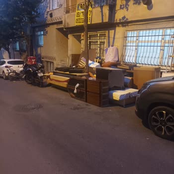 Kartaltepe Mahallesinde Bir Aydır Çöpler Toplanmıyor Mahalleli Mağdur