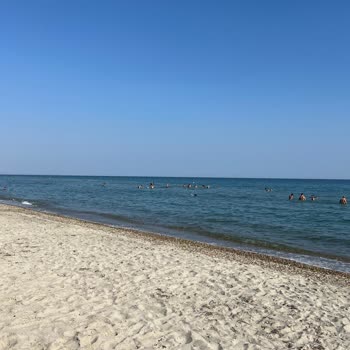 Halk Plajında Şezlong İşgali Nedeniyle Kamuya Erişim Engelleniyor
