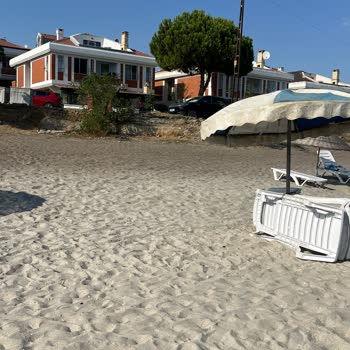 Halk Plajında Şezlong İşgali Nedeniyle Kamuya Erişim Engelleniyor