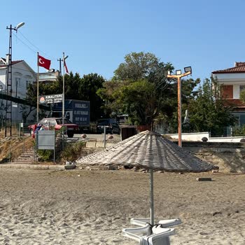 Halk Plajında Şezlong İşgali Nedeniyle Kamuya Erişim Engelleniyor