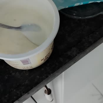 Yoğurttan Çıkan Uzun Kıl Hijyen Endişesi Yarattı