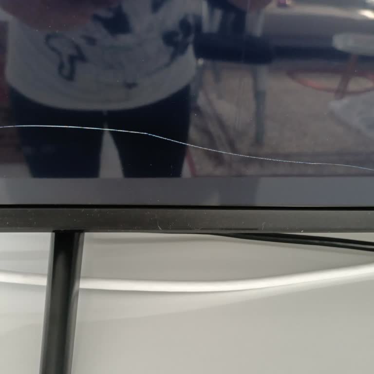 Kırık Ekranlı TV İçin A101 Ve Awox'tan Yetersiz Destek, Mağduriyetim Giderilmiyor