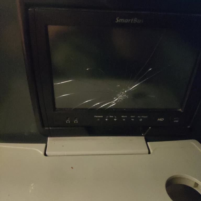 Kamil Koç Kırık Ekran Ve Rahatsız Koltuklarla 1450 TL’ye Hayal Kırıklığı Yaşadım