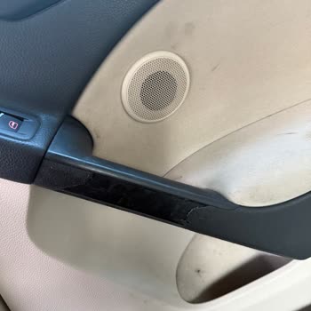 Volkswagen Golf Kapı Kolçaklarında Kalitesiz Malzeme Sorunu ve Boya Bulaşması