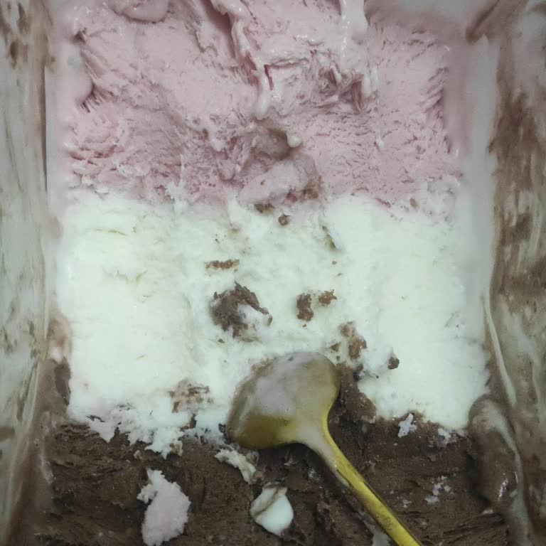 Migros Hemen'den Aldığım Dondurma Buz Gibi Ve Tadı Kötüydü