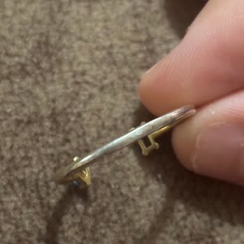 Altın Kaplama Yüzük Kısa Sürede Soldu, Taşlar Parmağımı Kesiyor Ve İşçilik Özensiz