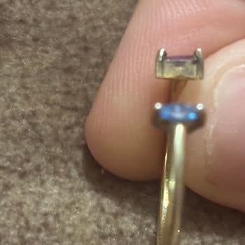 Altın Kaplama Yüzük Kısa Sürede Soldu, Taşlar Parmağımı Kesiyor Ve İşçilik Özensiz