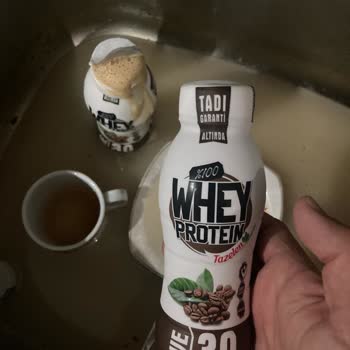 Son Kullanma Tarihi Geçmemiş Protein İçeceği Ekşimiş Ve Fışkırdı!