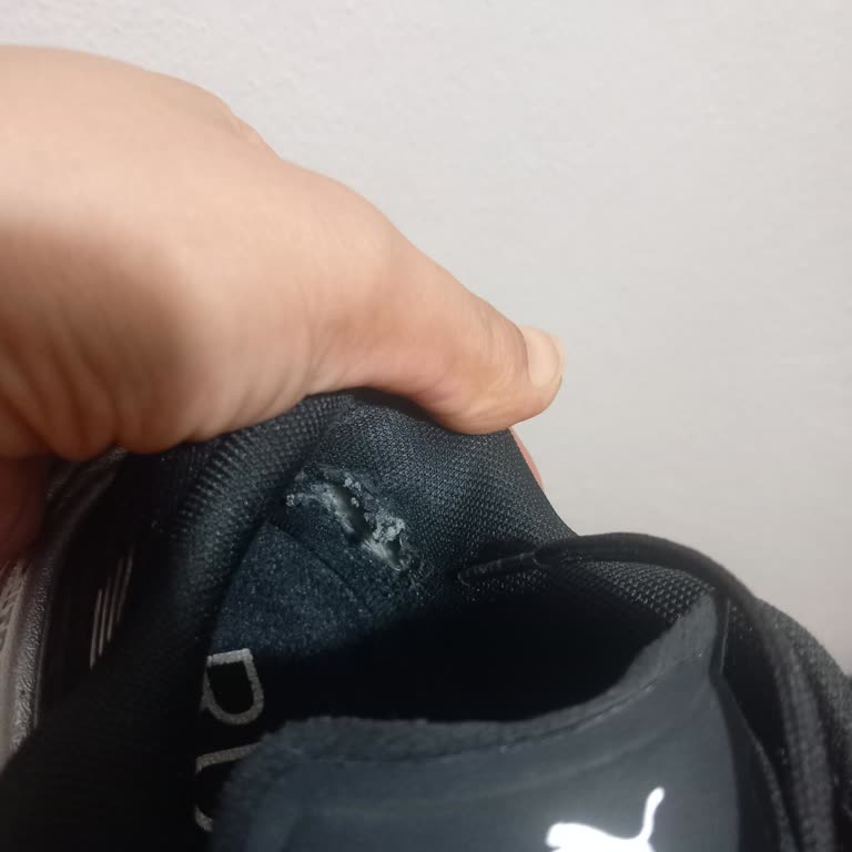 Az Kullanımla Yırtılan Spor Ayakkabı Hayal Kırıklığı