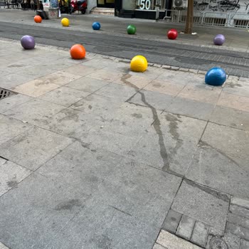 Bahariye Caddesi'nde Süregelen Temizlik Ve Koku Sorunu