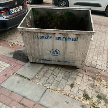 Bakırköy Belediyesi'nden Gürültülü Ve Eski Çöp Konteynerleri Nedeniyle Yaşanan Rahatsızlık
