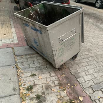 Bakırköy Belediyesi'nden Gürültülü Ve Eski Çöp Konteynerleri Nedeniyle Yaşanan Rahatsızlık