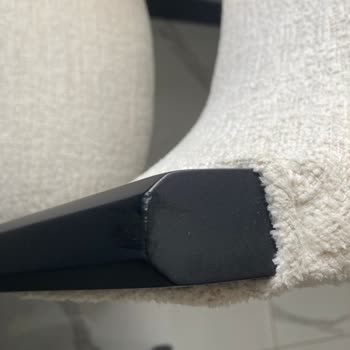 Mutfak Masası Ve Sandalyelerinde Sürekli Hasar Ve İlgisizlik