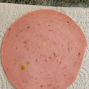 Ambalajdaki Fıstıklı Salam Görseli Yanıltıcı Çıktı, İçinden Sadece Salam Çıktı