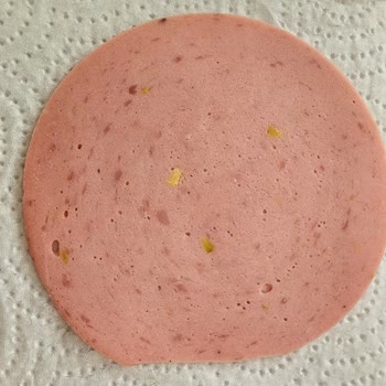 Ambalajdaki Fıstıklı Salam Görseli Yanıltıcı Çıktı, İçinden Sadece Salam Çıktı