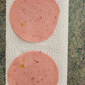 Ambalajdaki Fıstıklı Salam Görseli Yanıltıcı Çıktı, İçinden Sadece Salam Çıktı