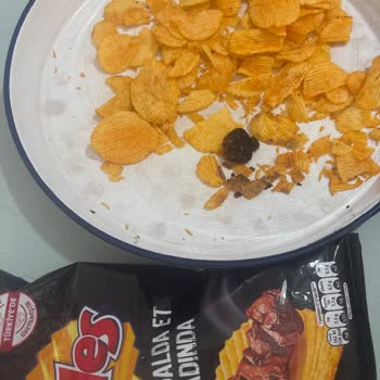 Ruffles Cipsin İçinden Çıkan Siyah Ve Sert Cisim Endişe Yarattı