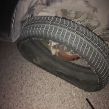 Neumático Hankook cuatro estaciones 2022 se rompió en carretera