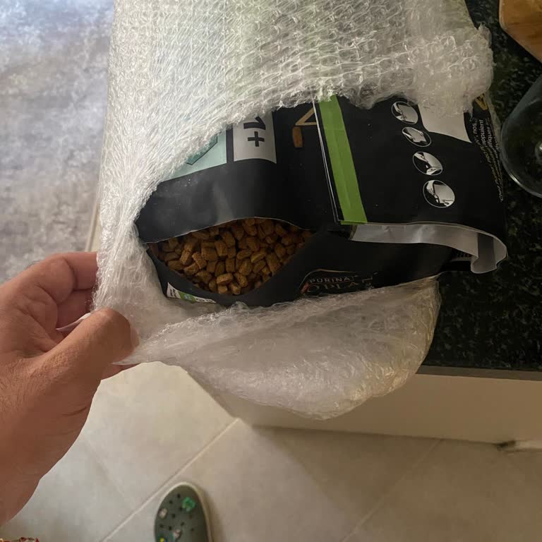 Hasarlı Kedi Maması Teslimatı Ve Yetersiz Müşteri Hizmetleri Deneyimi