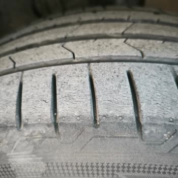 Hankook, problema de grietas en neumáticos nuevos tras 1 año y 14,000 km