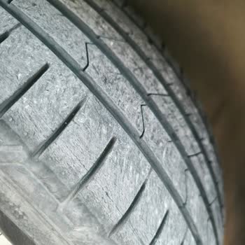 Hankook, problema de grietas en neumáticos nuevos tras 1 año y 14,000 km