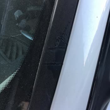 BMW 3 Serisi Ön Cam Fitilinin Kronik Sorunu Nedeniyle Aracın İçine Su Alıyor