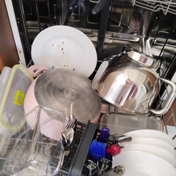 Hoover Bulaşık Makinesi Sürekli Kirli Yıkıyor, Çözüm Bulunamıyor