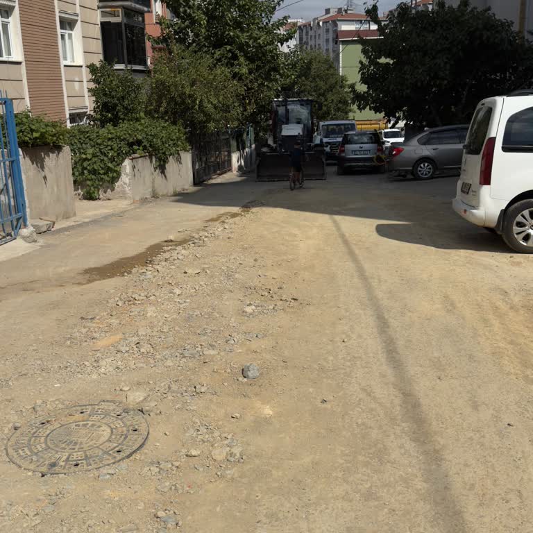 Kazı Sonrası Yol Toz Ve Toprak İçinde Kaldı, Çözüm Bekliyoruz