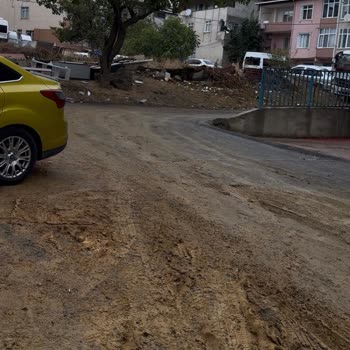 Kazı Sonrası Yol Toz Ve Toprak İçinde Kaldı, Çözüm Bekliyoruz