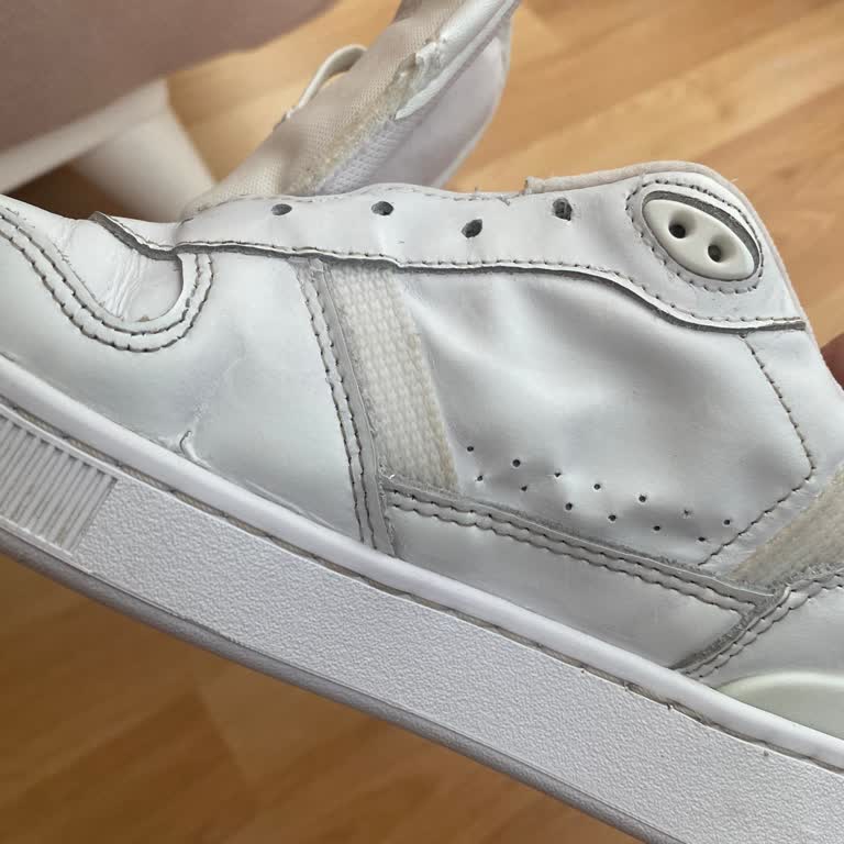 Lacoste Ayakkabıda Çatlama Ve Soyulma Sonrası Olumsuz İnceleme Yanıtı