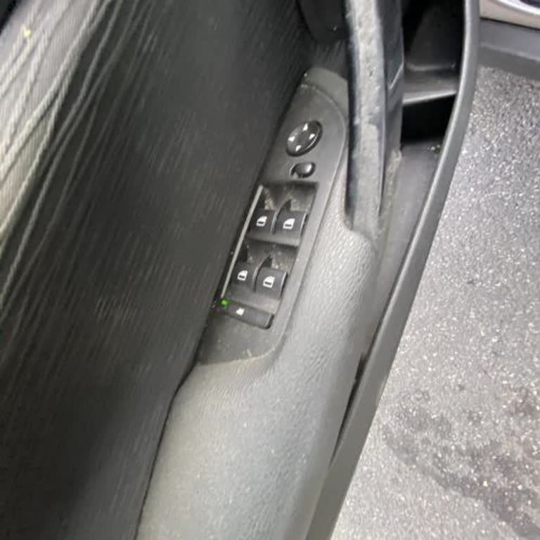 BMW X1 Kapı Kolları Yapışkanlığı Ve Ücretsiz Değişim Talebi