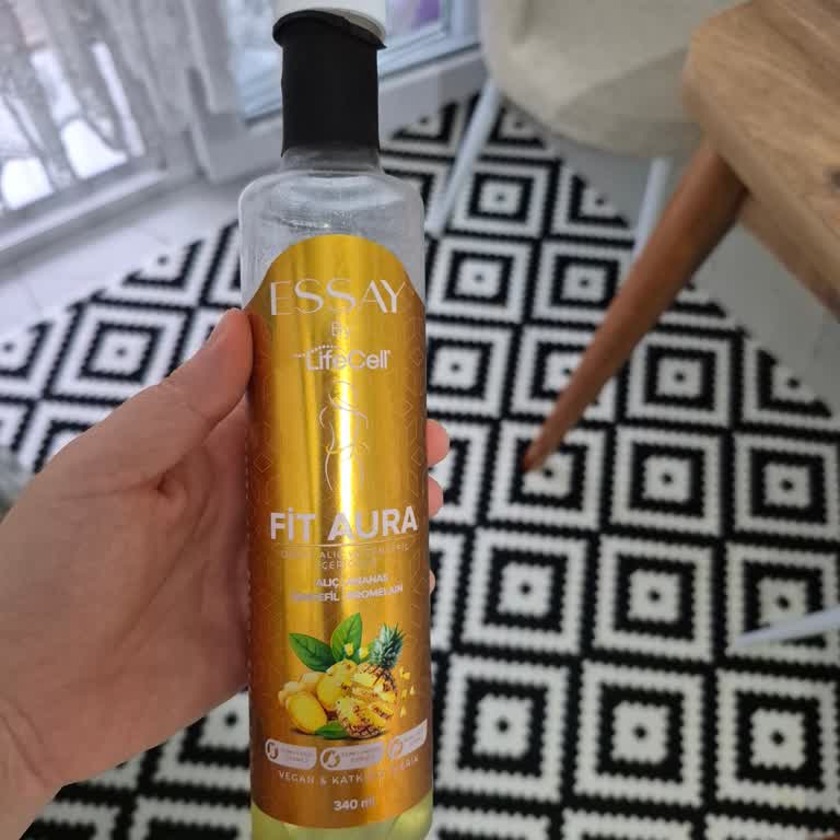 Essay (By Esra Ezmeci) Doğal Denilen Ürün Cildimde Yaralar Oluşturdu