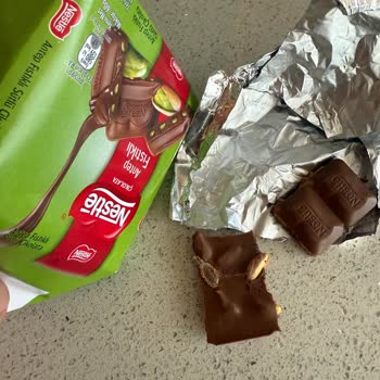 Satın Aldığım Çikolatanın İçinden Böcek Çıktı, Mağduriyetimin Giderilmesini Talep Ediyorum