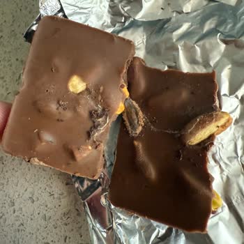 Satın Aldığım Çikolatanın İçinden Böcek Çıktı, Mağduriyetimin Giderilmesini Talep Ediyorum