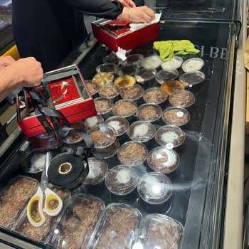 Hijyenik Olmayan Çikolata Paketi Ve İlgisiz Çalışanlar Mağdur Etti