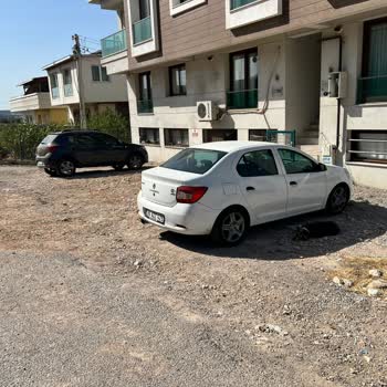 Evimizin Önündeki Yolun Bozulması Ve İlgisizlik Mağduriyeti