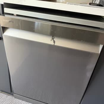 Garanti Kapsamındaki Bulaşık Makinesinde Kullanıcı Hatası Olmayan Soyulma İçin Ücret Talebi