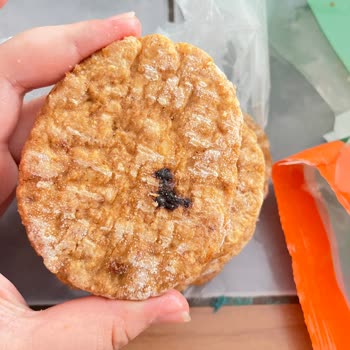 Aldığım Piliç Hamburger Köfte Ürününün Üzerinde Siyahlıklar Vardı, Geri Dönüş Sağlanmadı