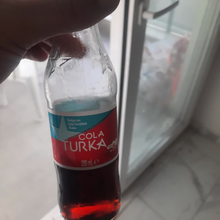Cola Turka 6’lı Paketten Neredeyse Boş Şişe Çıktı