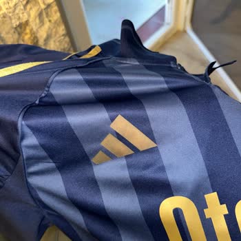 Adidas Fenerbahçe Formasında Tekrar Eden Logo Kararması Mağduriyeti