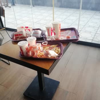 Popeyes 41 AVM Şubesinde Yetersiz Temizlik Ve Hijyen Sorunu