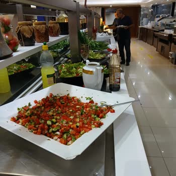 Didim Temple Miletos SPA & Hotel'de Tekdüze Yemekler Ve Oda Temizliği Sorunu