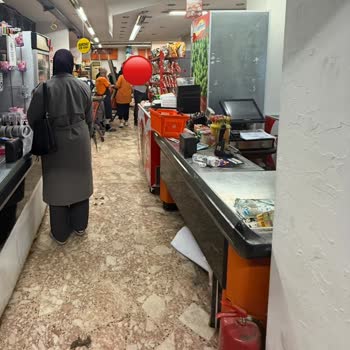 Tadilat Sırasında Dağınık Ve Kirli Mağaza İle İlgisiz Çalışanlar Müşteri Deneyimini Olumsuz Etkiliyor