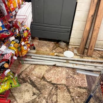 Tadilat Sırasında Dağınık Ve Kirli Mağaza İle İlgisiz Çalışanlar Müşteri Deneyimini Olumsuz Etkiliyor