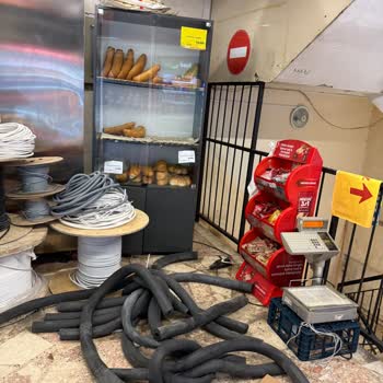 Tadilat Sırasında Dağınık Ve Kirli Mağaza İle İlgisiz Çalışanlar Müşteri Deneyimini Olumsuz Etkiliyor