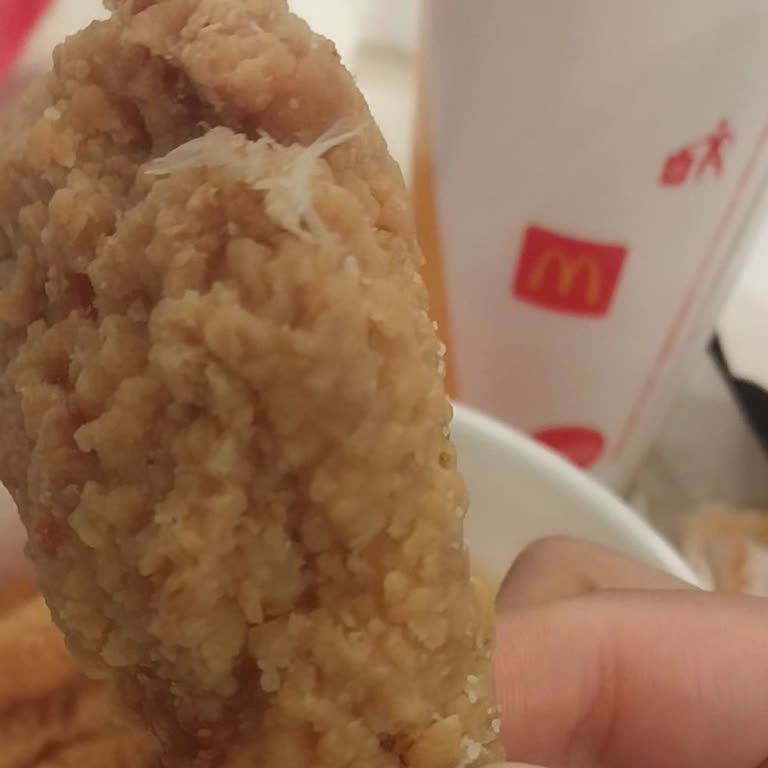 McDonald's Siparişimde Tüy Çıktı Çalışanlar İlgisiz Kaldı