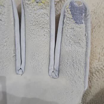 Garanti Verilen Kaleci Eldiveni 3 Ayda Parçalandı, Değişim Reddedildi