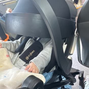 Cochecito CYBEX, el adaptador se abre solo y preocupa la seguridad