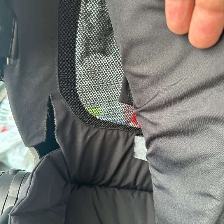 Cochecito CYBEX Mios recibido con tela dañada y atención lenta